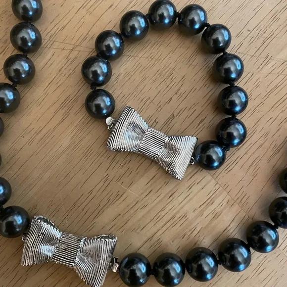 Kate Spade Gray Beaded Necklace and bracelet with Silver Bow - Picture 3 of 8